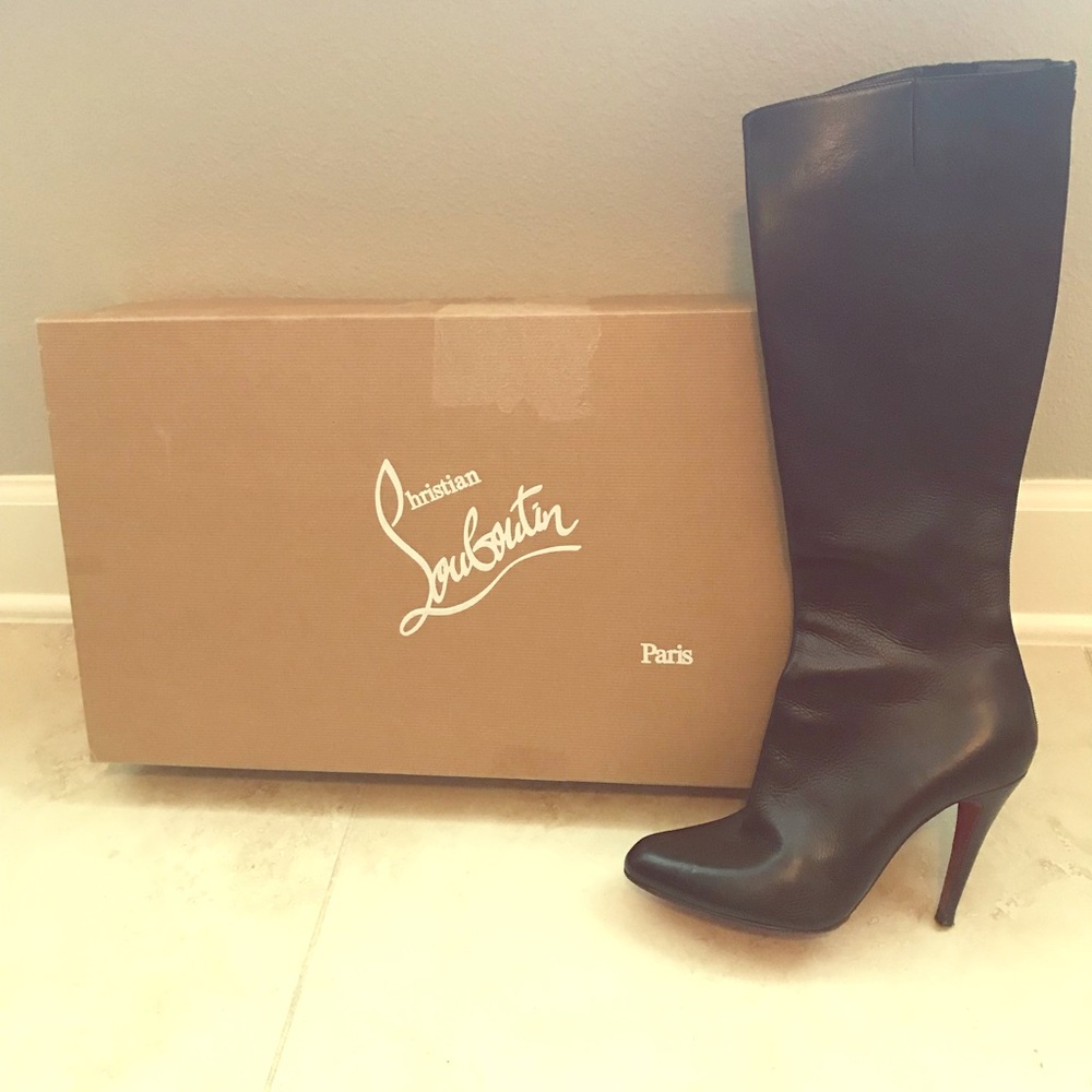 Christian Louboutin Cate Boot Flat Calf/Chain